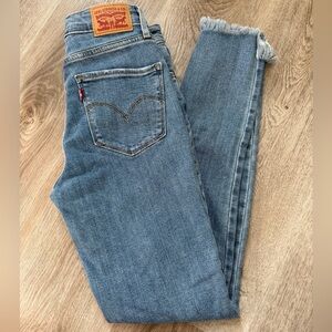 Women’s Levis 721 High-Rise Skinny - Size 26